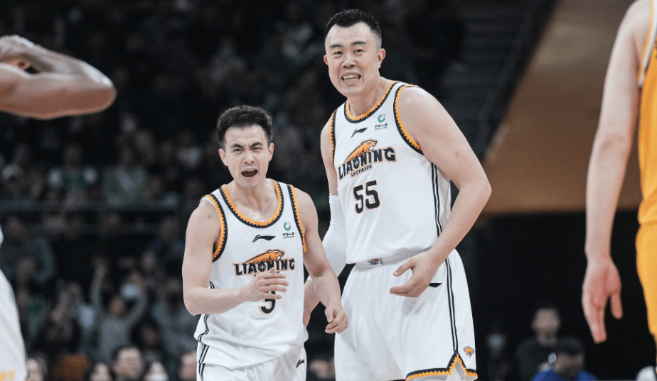 北京男篮对阵大连队，全队备战意志坚定(北京男篮对阵大连队,全队备战意志坚定不移)