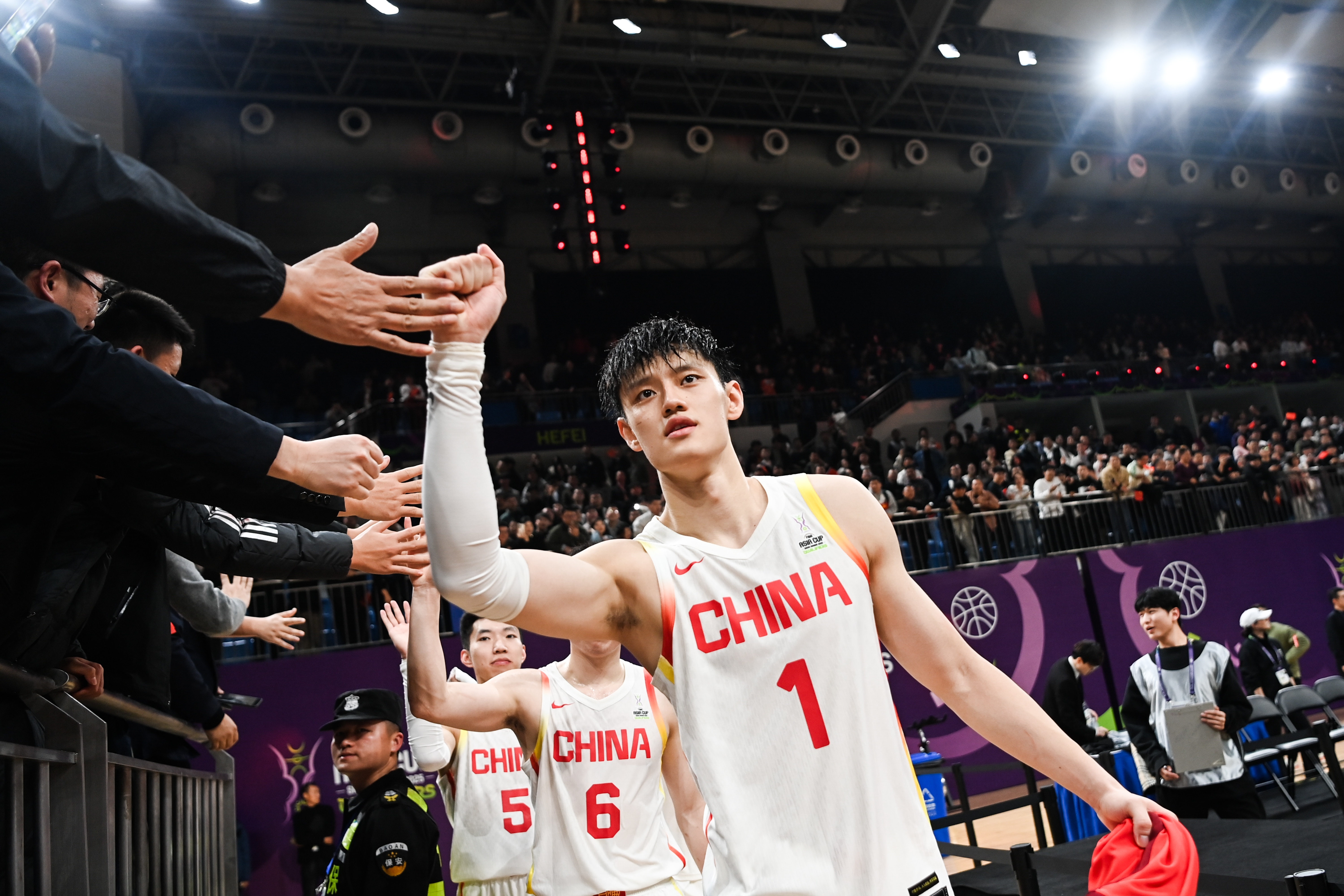 中国男篮结束欧洲拉练抵京曾凡博将赴国家队报到