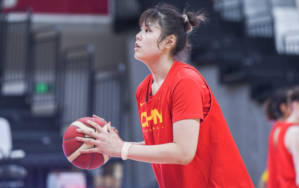关于李月汝回应11分9板:教练让我做自己练三分是想拉开空间的信息