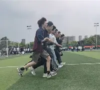 关于球员齐心协力，共同为胜利努力拼搏的信息